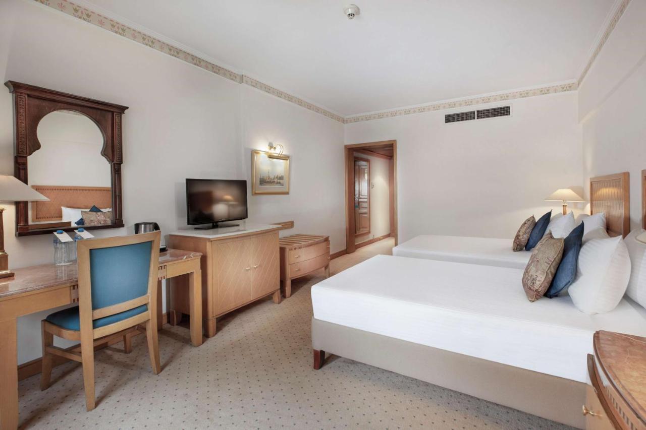Steigenberger Nile Palace Luxor - Convention Center Esterno foto A room at the hotel