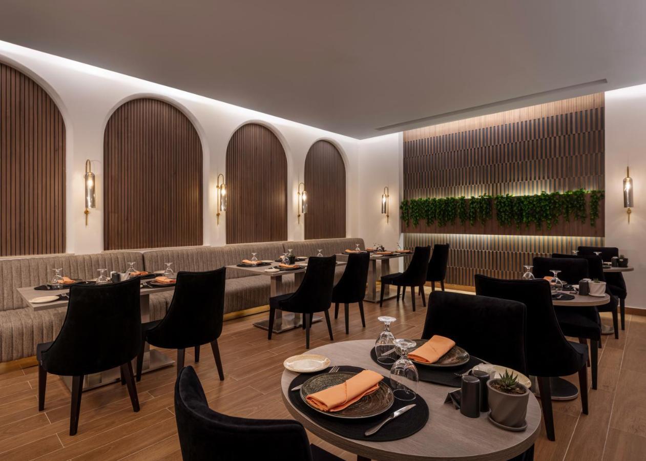 Steigenberger Nile Palace Luxor - Convention Center Esterno foto The interior of the restaurant