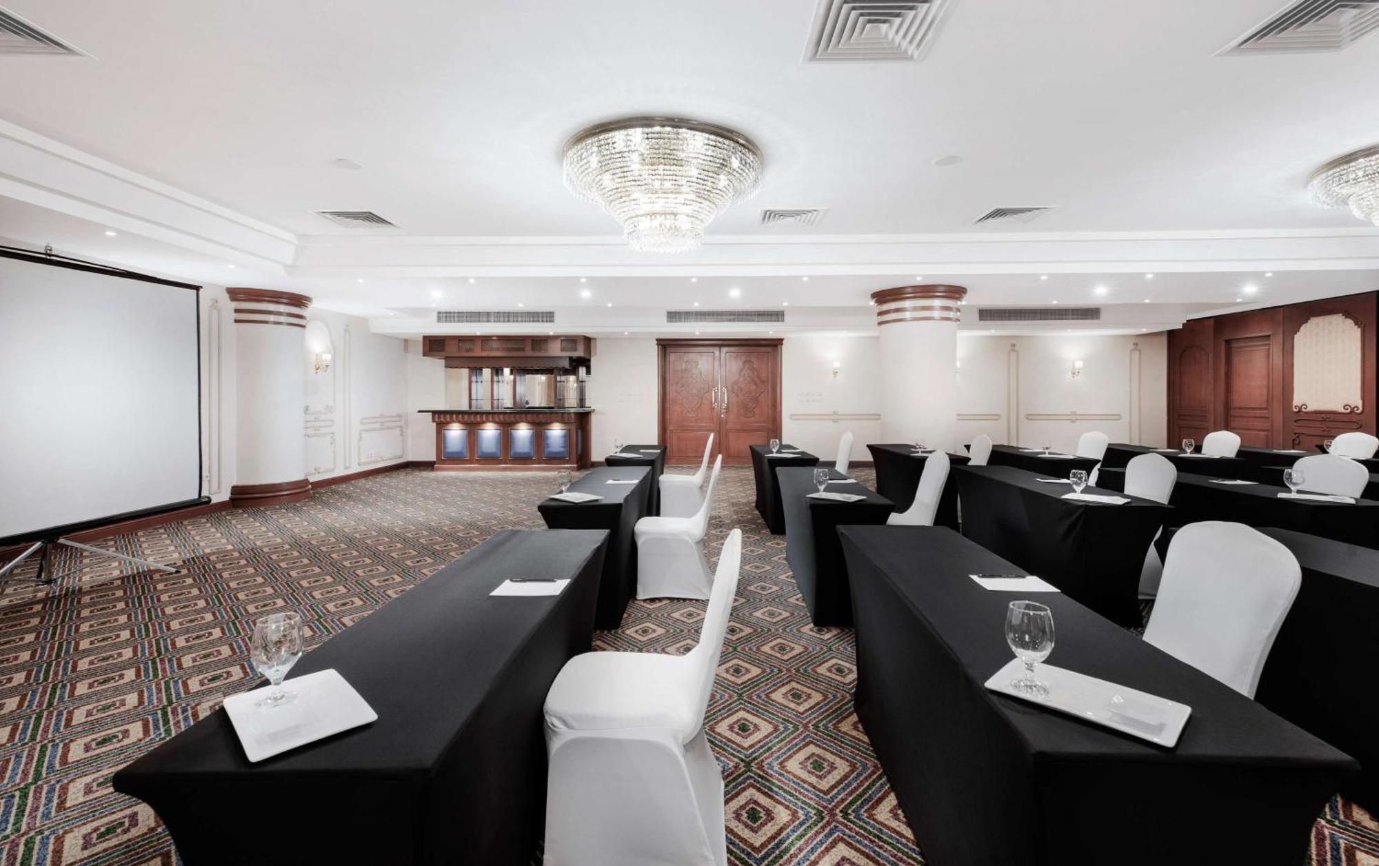 Steigenberger Nile Palace Luxor - Convention Center Esterno foto Meeting room