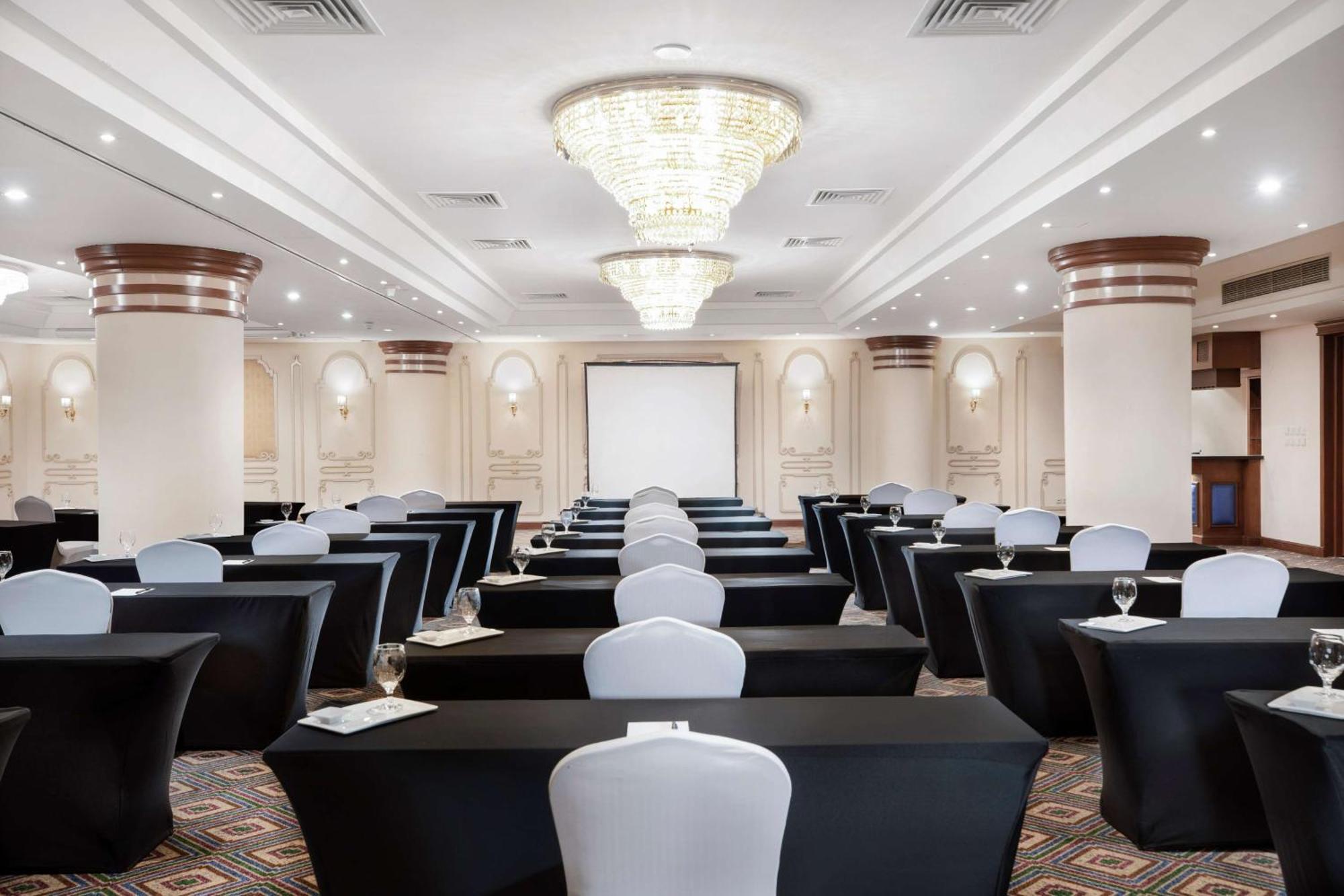 Steigenberger Nile Palace Luxor - Convention Center Esterno foto The ballroom