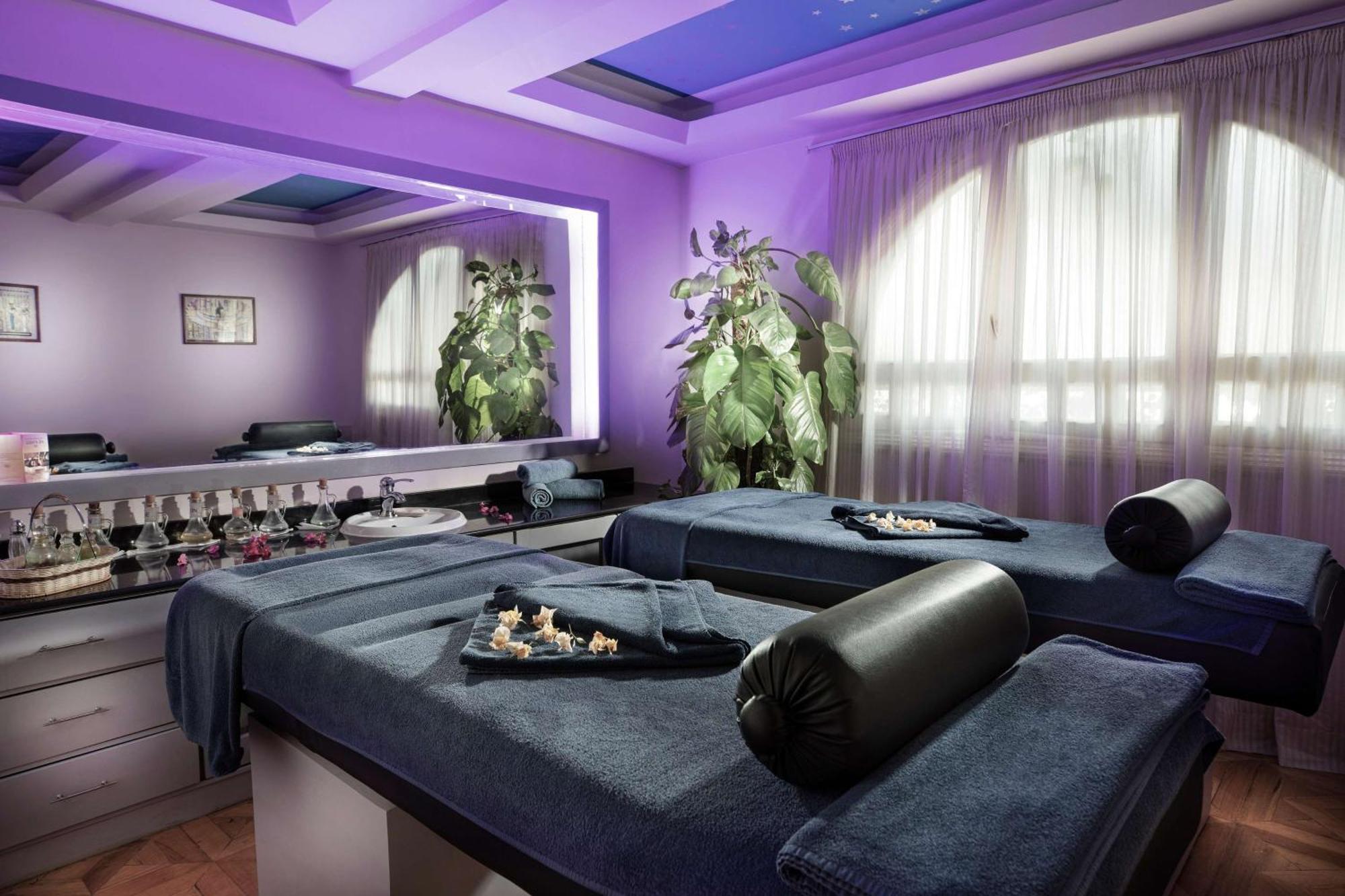 Steigenberger Nile Palace Luxor - Convention Center Esterno foto A spa in a hotel