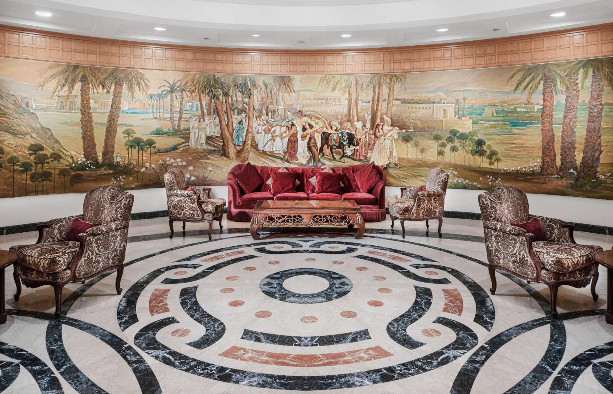 Steigenberger Nile Palace Luxor - Convention Center Esterno foto The lobby of the hotel