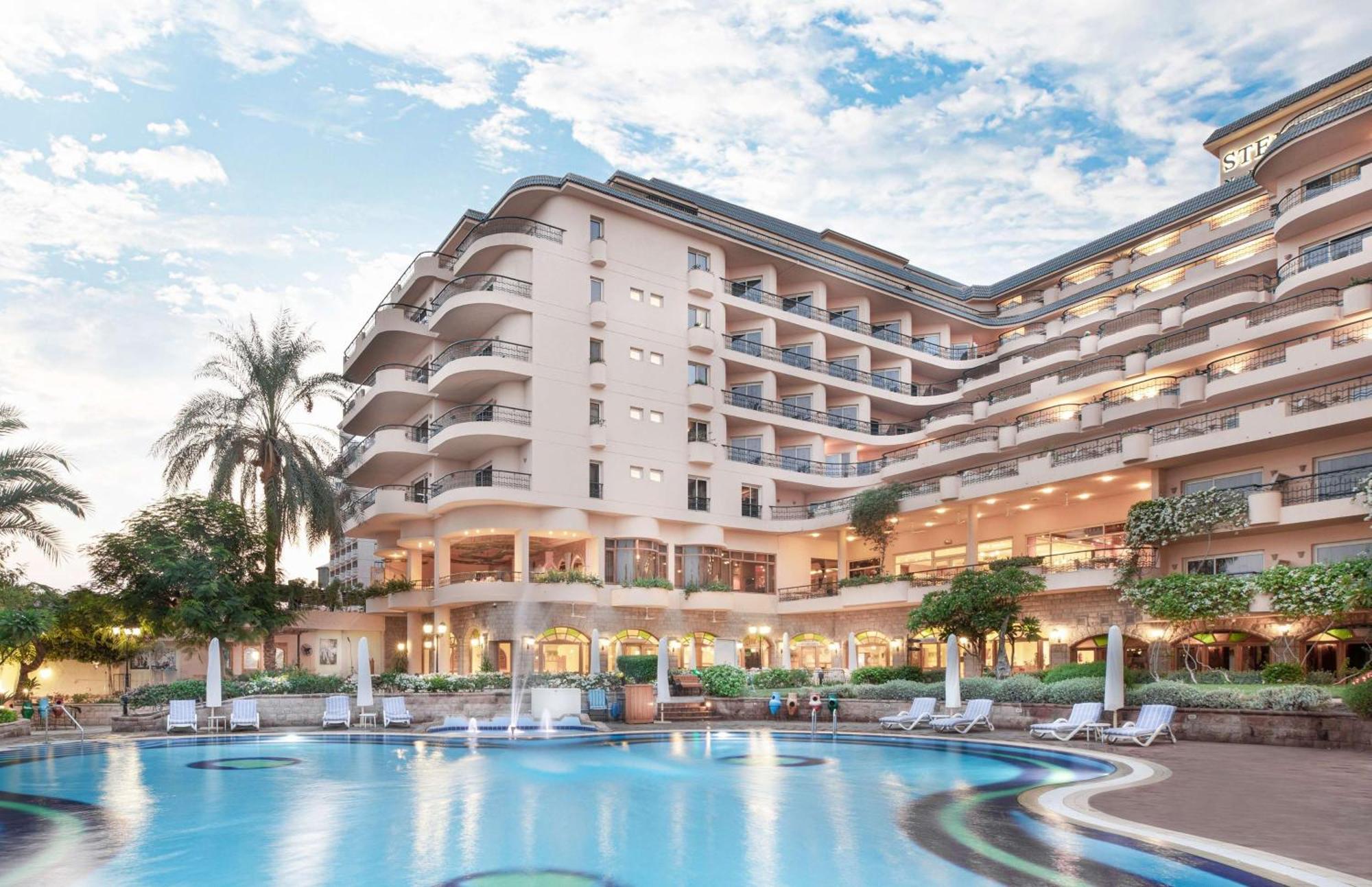 Steigenberger Nile Palace Luxor - Convention Center Esterno foto The Nile Hilton