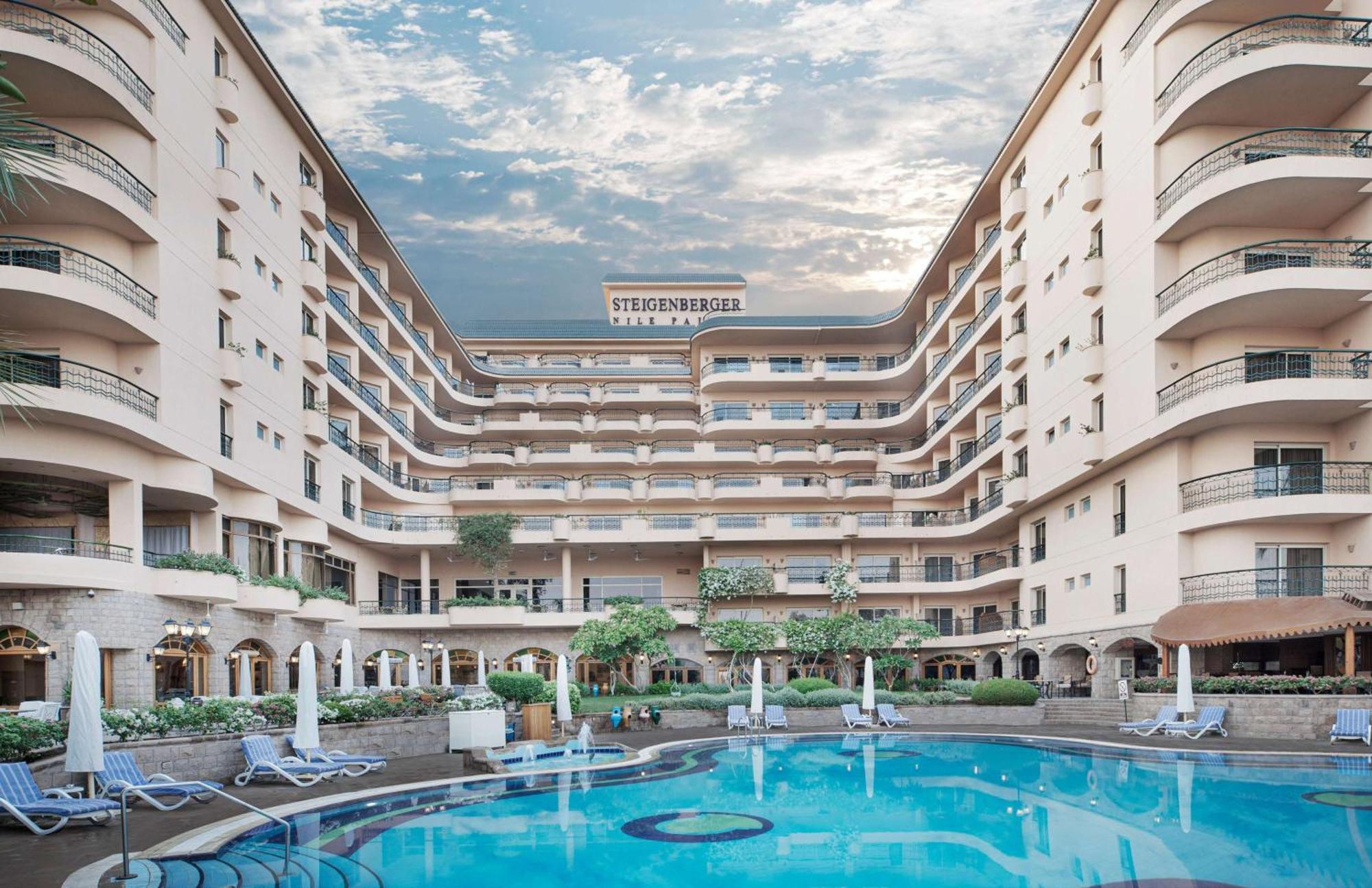 Steigenberger Nile Palace Luxor - Convention Center Esterno foto The hotel's pool