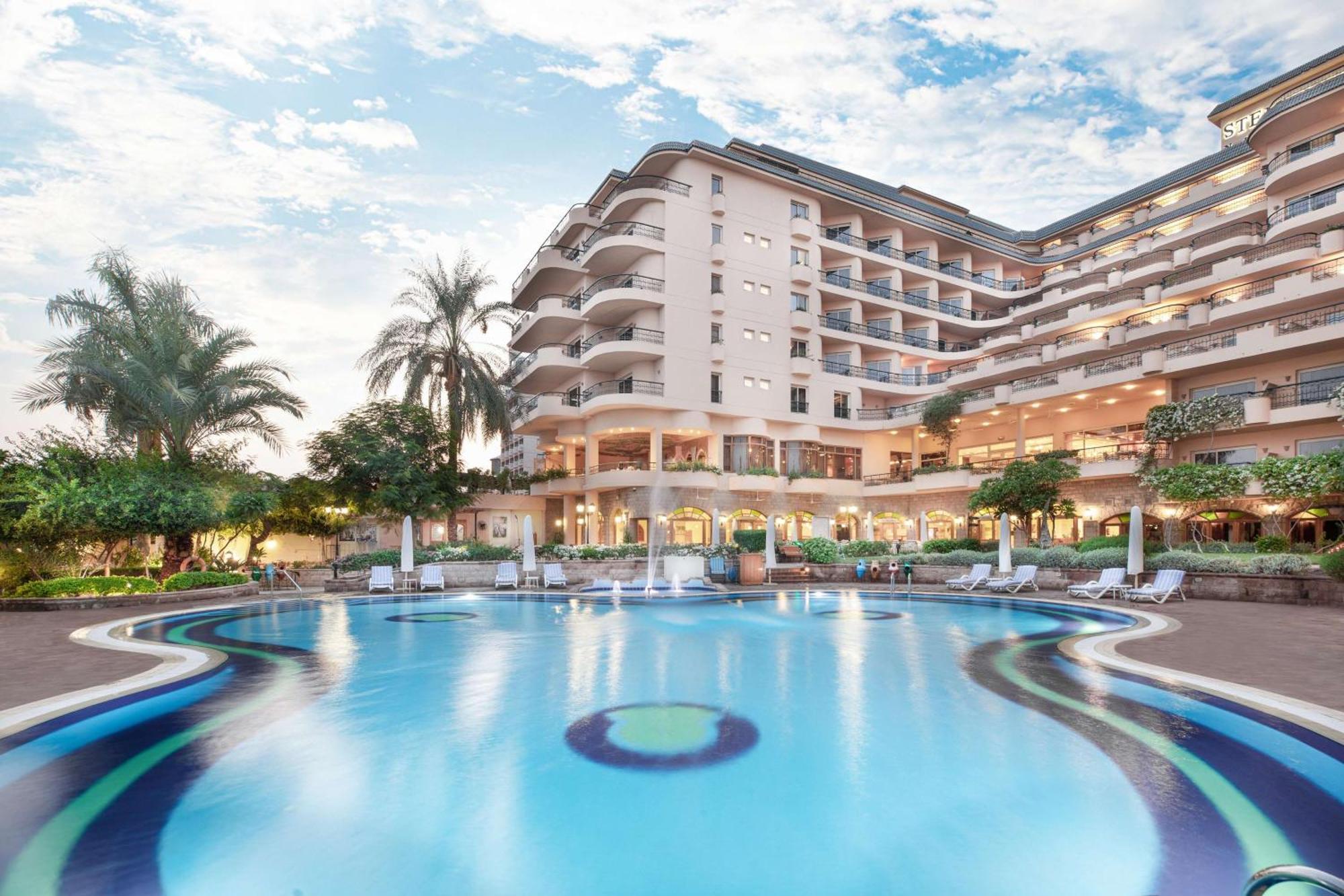 Steigenberger Nile Palace Luxor - Convention Center Esterno foto The Royal